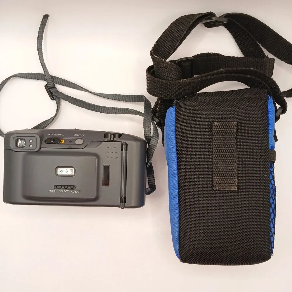 Minolta Freedom Zoom Camera 140EX with Padded Case 